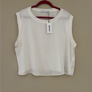 Calvin Klein women’s extended shoulder cropped top